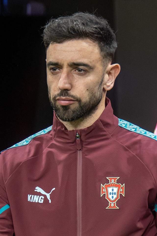 Bruno Fernandes in a Portugal jacket